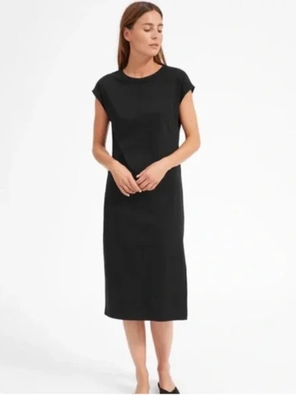Everlane Luxe Cotton Side-Slit Tee Dress in black.